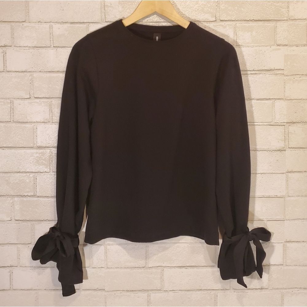 Agnes & Dora black sweatshirt